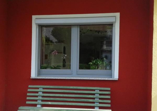 Holz-Fenster in grau