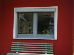 Holz-Fenster in grau