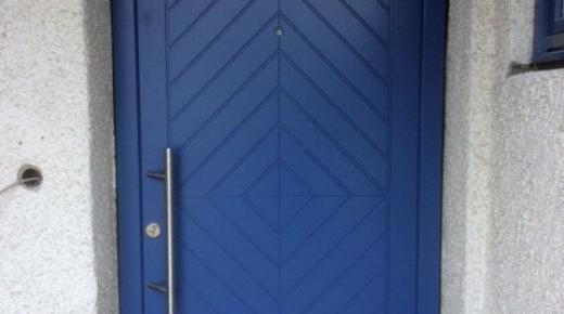 Holz-Haustür in blau 