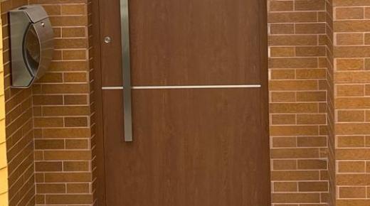 Haustür in Holzoptik nachher